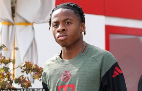 德甲新星崛起:拜仁等球队派球探考察柏林赫塔17岁左后卫于纳尔