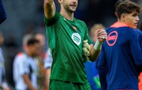 欧冠小组赛焦点:曼城与巴萨的战术博弈与球星对决